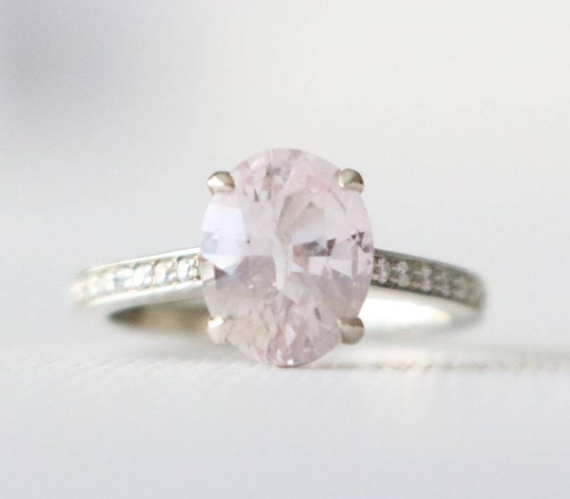 Gia 2.09 Cts. Rosa Pfirsich Saphir Diamant Ring, 14K Weißgold Handgemachte Verlobungsring von Studio1040