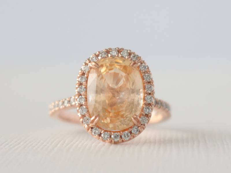 Gia 5.69 Cts Oval Pfirsich Saphir Diamant Halo Ring, 18K Roségold von Studio1040