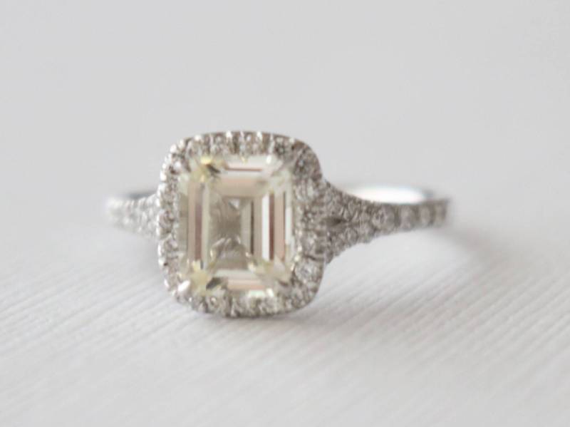 Gia Smaragdschliff Hellgelber Saphir Diamant Halo Ring - 14K Weißgold von Studio1040