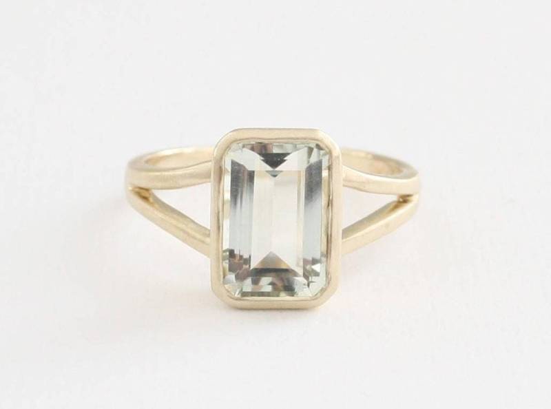 Handgemachter Smaragdschliff Grüner Amethyst Ring 14K Gelbgold Lünette von Studio1040