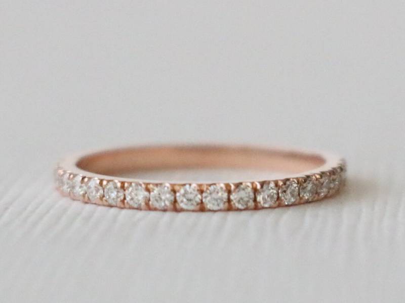 14K Rose Gold Halbe Ewigkeit Diamant Ehering Stapelring von Studio1040