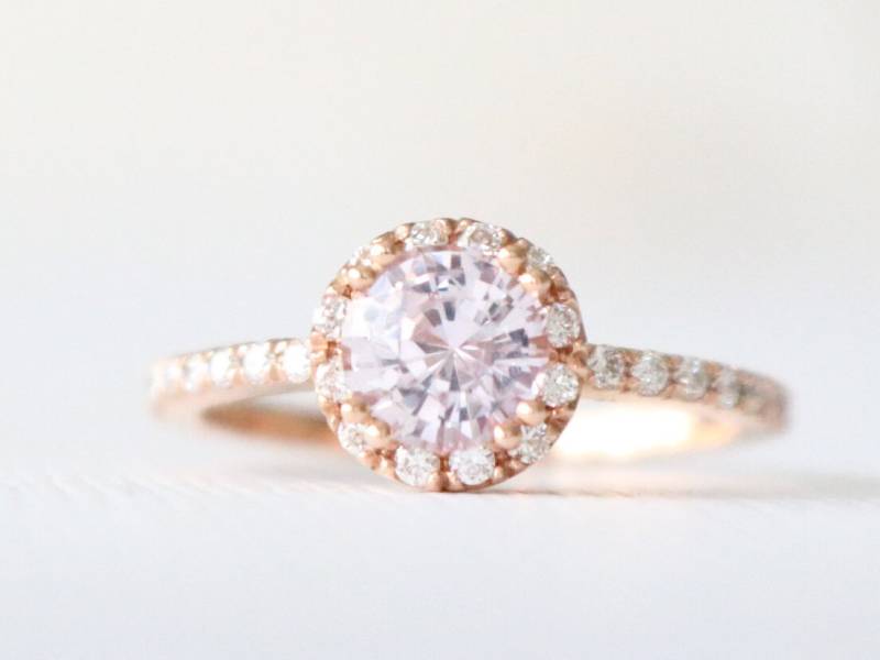 Handgemachter Pfirsich Saphir Diamant Halo Ring 14K Rosegold Verlobungsring von Studio1040