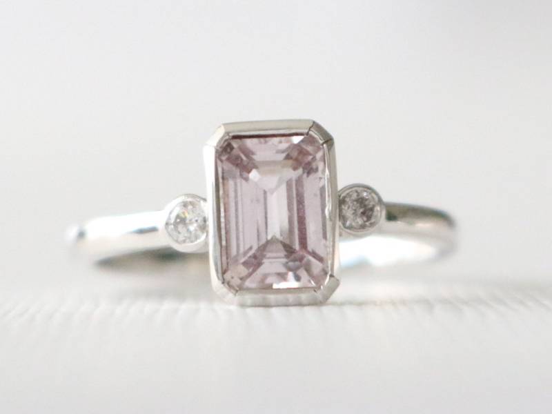 Handmade Smaragd Cut Pink Saphir Diamant 14K Weißgold Verlobungsring von Studio1040