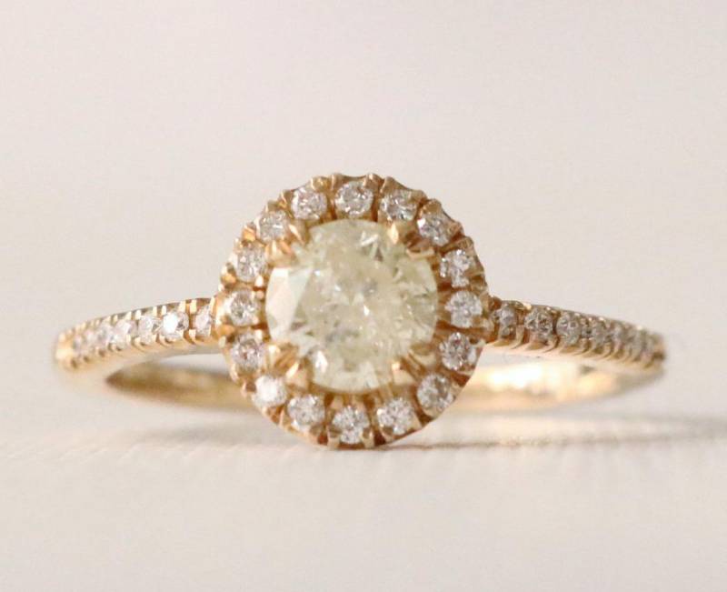 Hellgelber Diamant Halo Verlobungsring in 14K Gelbgold Design Von Studio 1040 von Studio1040