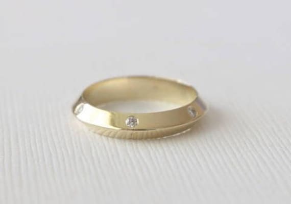 Messer Diamant Initial Ring in 14K Gelbgold von Studio1040