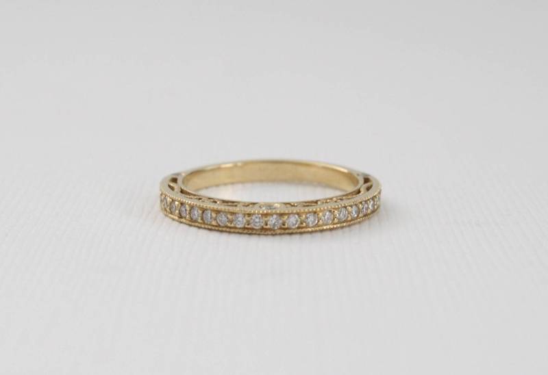 "Mildgrained Pave" Diamantband in 14K Gold." von Studio1040