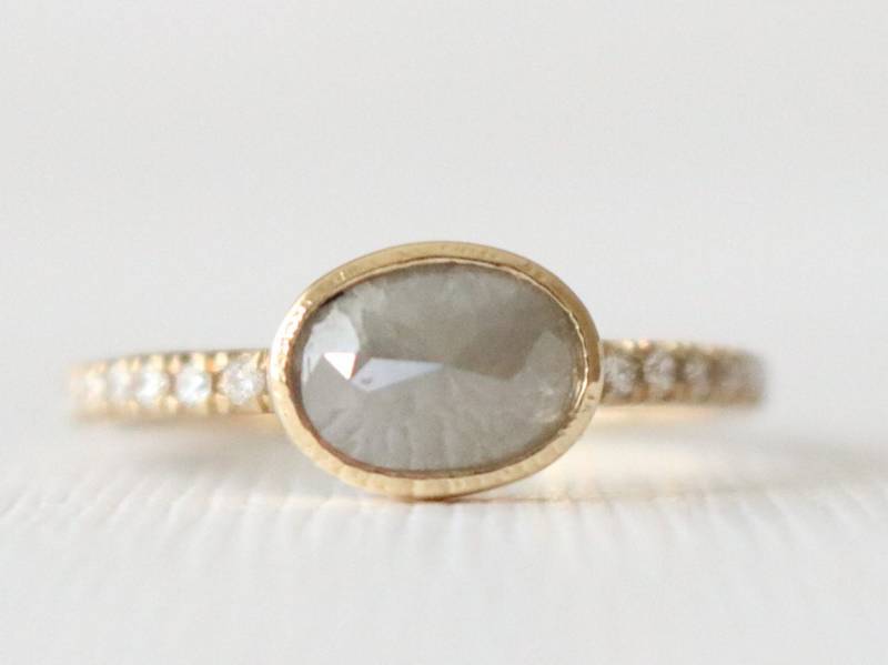 Oval Grau Diamant Ring Im Rosenschliff 14K Gelbgold Lünette Eternity Band von Studio1040