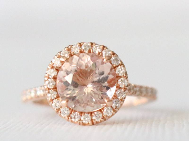 Handgemachter Pfirsich Morganit Diamant Halo Ring 14K Rose Gold Verlobungsring von Studio1040