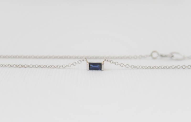 Saphir Halskette Im Baguetteschliff Aus 14K Weißgold von Studio1040