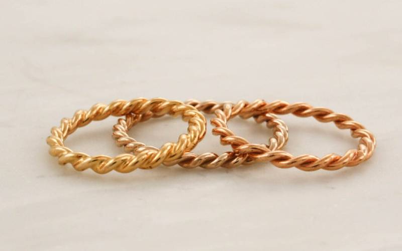 Set Aus 3 Twist Infinity Stapelringen in 14K Rose, Weiß Und Gelbgold von Studio1040