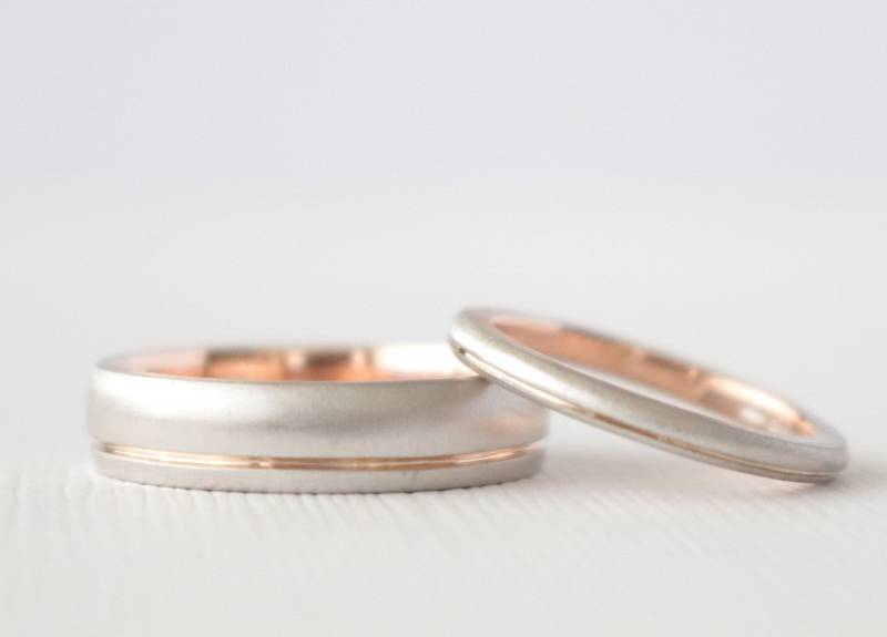 Zweifarbiges 14K Gold Trauring Set Weiß - & Roségold von Studio1040