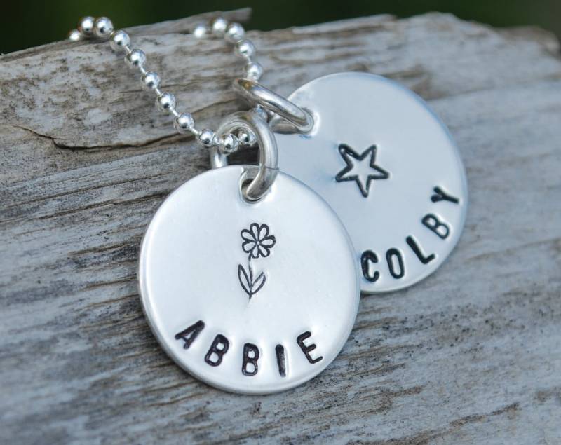 Mutter Schmuck Name Halskette Personalisierte Zwei Namen Für Frauen - Hand Gestempelt Sterling Silber Mutter Schmuck Name Halskette Personalisierte Zwei Namen Für Frauen - Hand Gestempelt Sterling Silber von Studio463