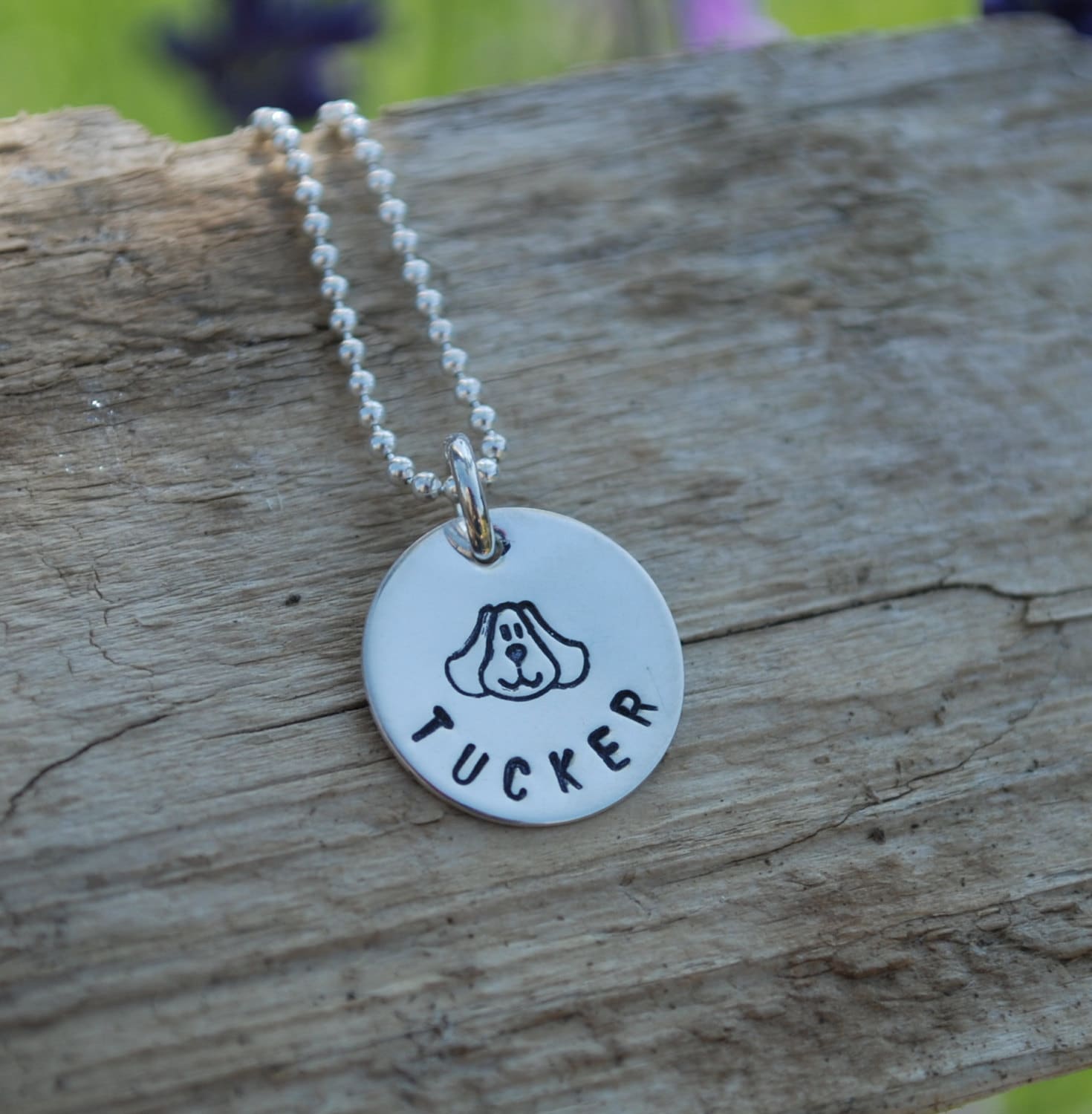 Personalisierte Halskette Handgestempeltes Sterling Silber Haustier-Denkmal Personalisierte Halskette Handgestempeltes Sterling Silber Haustier-Denkmal von Studio463