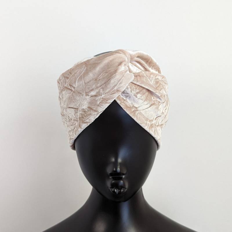 Cremefarbenes Luxuriöses Breites Turban-stirnband Aus Samt Cremefarbenes Luxuriöses Breites Turban-stirnband Aus Samt von StudioAether