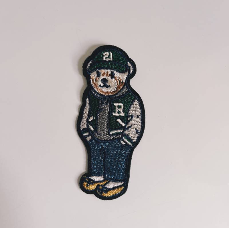 Adorable College-style Teddy Bear Iron-On Patch - Vintage Embroidered Design For Jackets, Bags & Accessories von StudioAndStuff