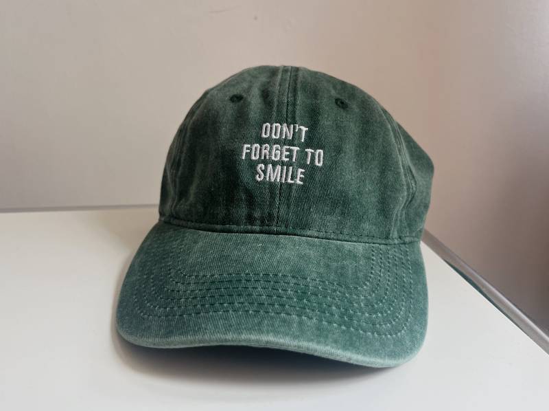 Cap „Don't Forget To Smile" Stone Washed Im Vintagelook von StudioAndStuff