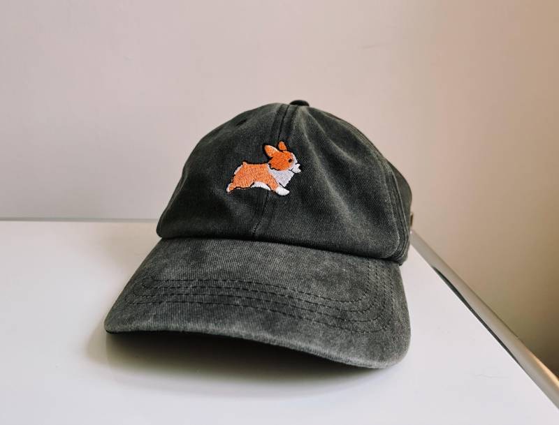 stone Washed Cap With Subtle Corgi Embroidery - Clean Lines, Soft Tones, Timeless Charm von StudioAndStuff