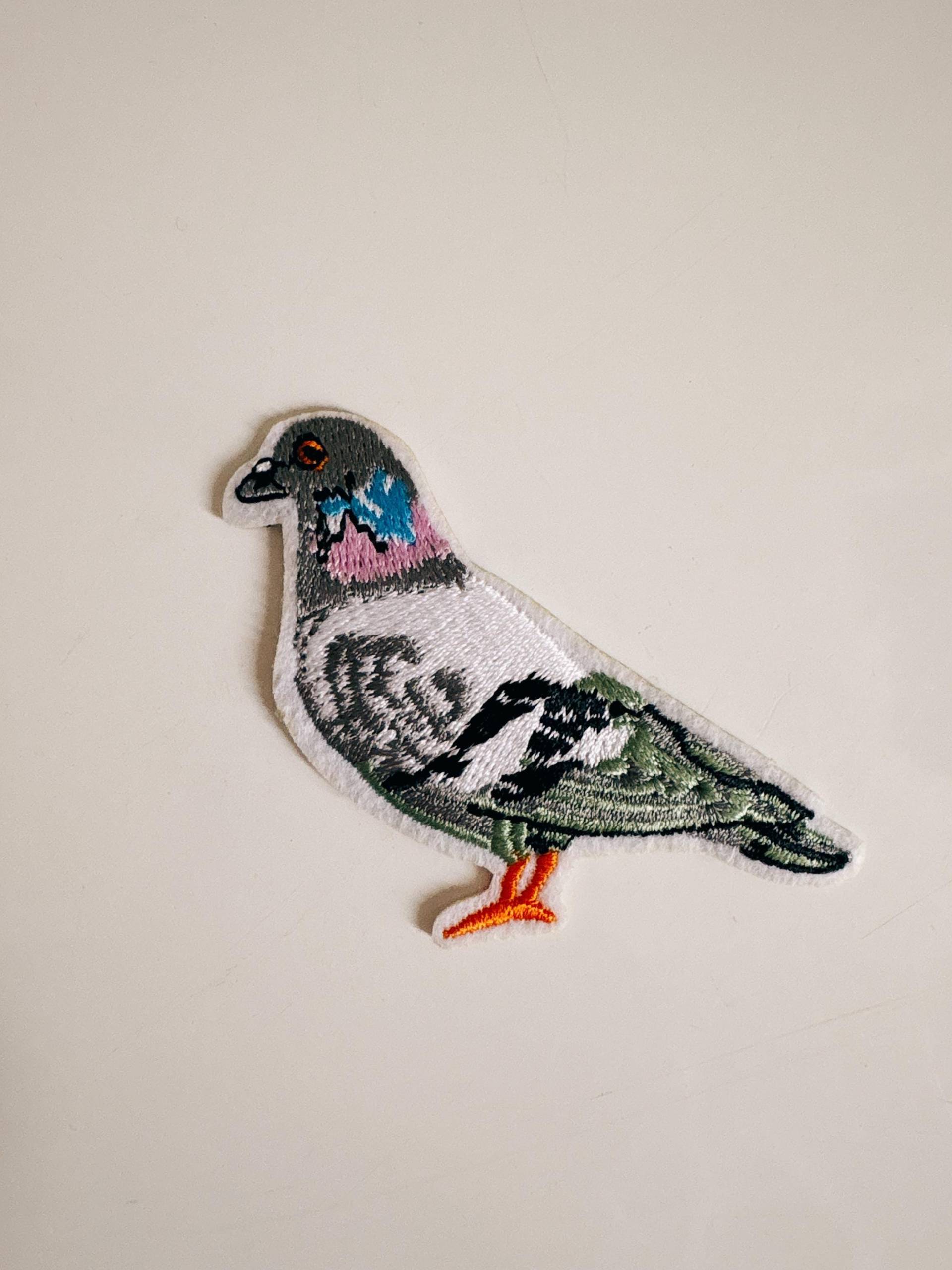 Cute City Pigeon Iron-On Patch - Embroidered Bird For Jackets, Bags & Gifts, Cozy Winter Accessory, Handmade Christmas Stocking Filler von StudioAndStuff