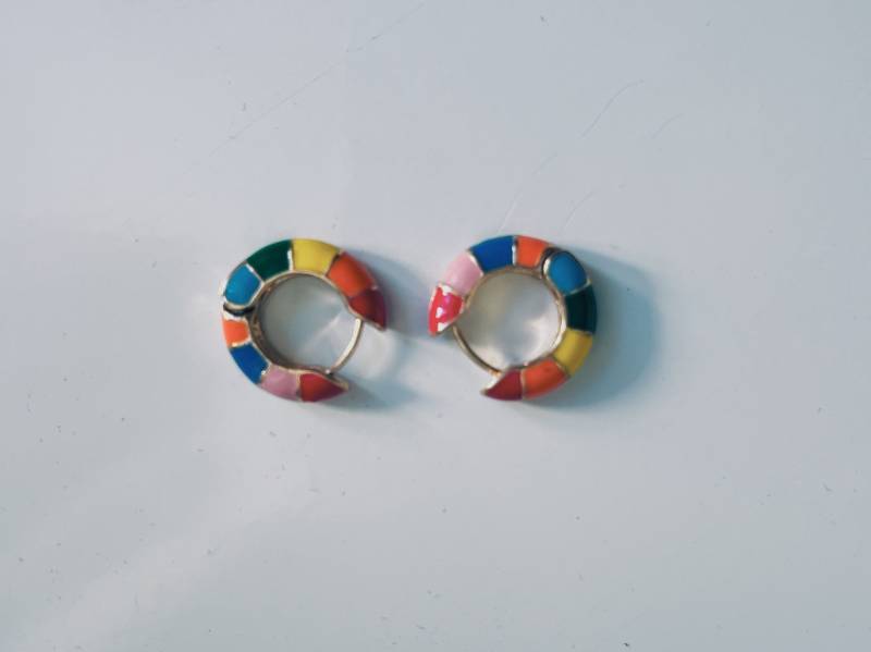 Colorful Striped Mini Hoop Earrings - Playful Rainbow Jewelry, Lightweight Statement Hoops, Bold Gift For Her, Handmade Vibrant Style von StudioAndStuff