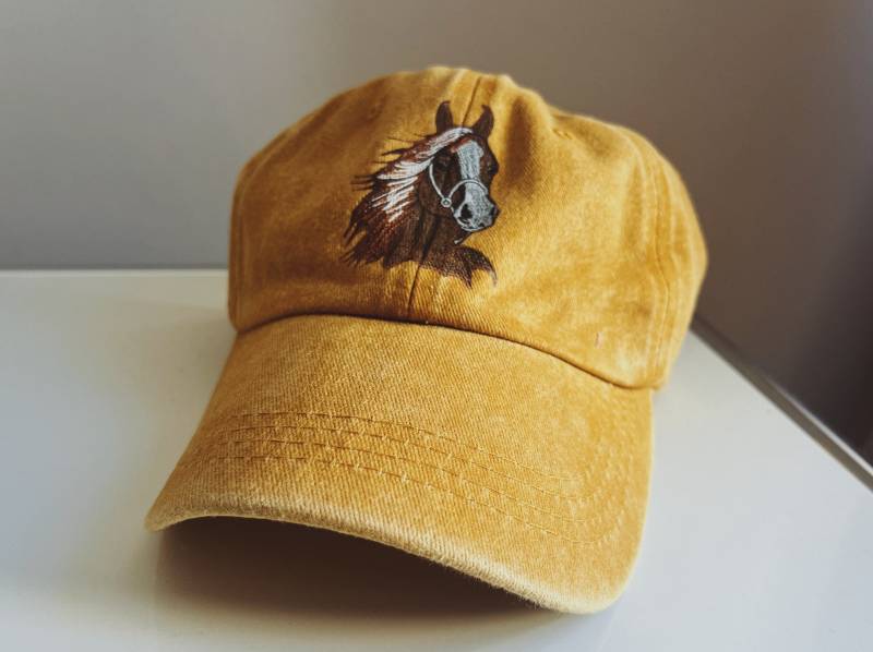 Fancy Horse Cap Baseballcap Stone Washed Used Look Vintagestyle Dad Hat von StudioAndStuff