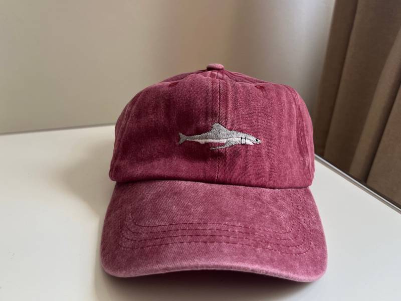 Shark Embroidered Cap - Adjustable Cotton Hat With Bold Ocean-Inspired Design For Casual & Outdoor Wear von StudioAndStuff