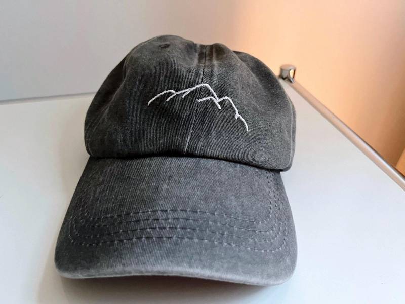 Stone-Washed Mountains Vintage Dad Cap - Distressed Retro Style With Adjustable Fit, Perfect For Outdoor & Casual Wear von StudioAndStuff