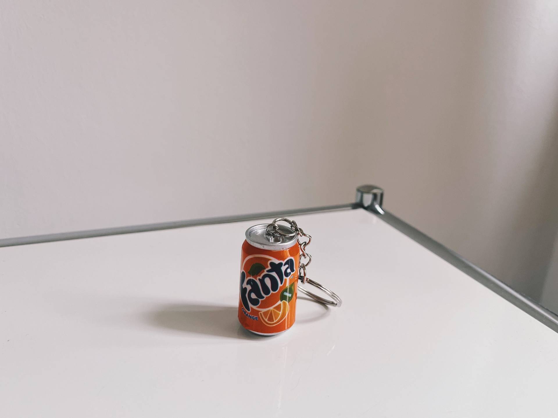 Retro Keychain Lemonade Keyholder Orange Lemonadecan von StudioAndStuff