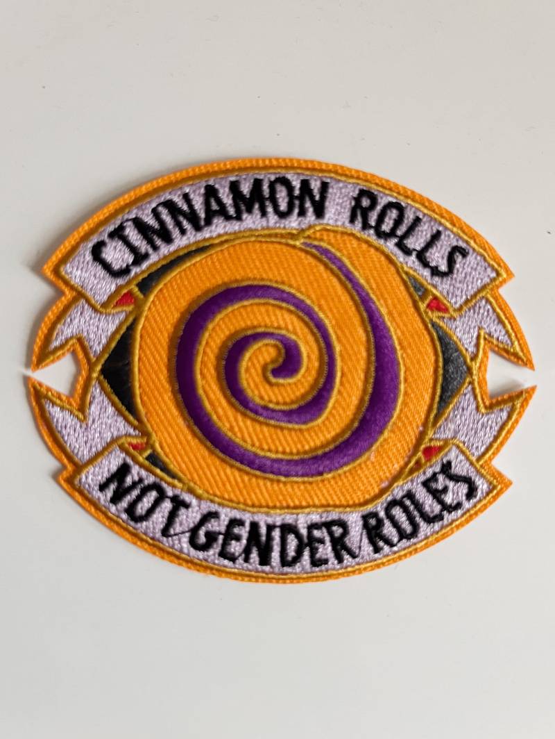 statement Patch "Cinnamon Rolls, Not Gender Roles" - Cute Iron-On Or Sew-On Embroidered Design, Perfect For Advocates Of Equality von StudioAndStuff