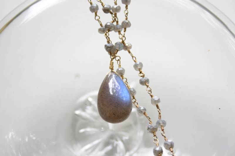 Labradorit Edelstein Anhänger Vermeil Gewickelt, Boho Chic, 43 cm von StudioAtPennyLane