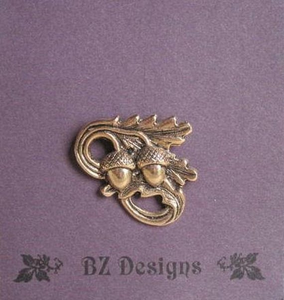 Eichel Pin Mit Blättern Geschenk Für Naturliebhaber von StudioBZ