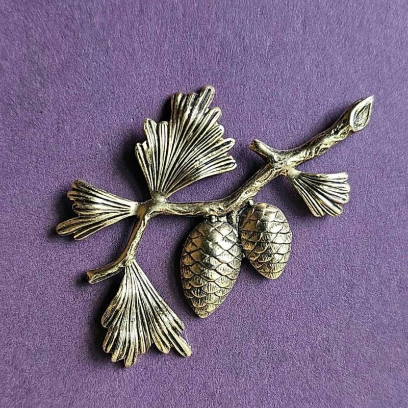 Pine Cone Ast Pin Oder Ohrringe Antikes Gold Silber Finish Pine Cone Ast Pin Oder Ohrringe Antikes Gold Silber Finish von StudioBZ