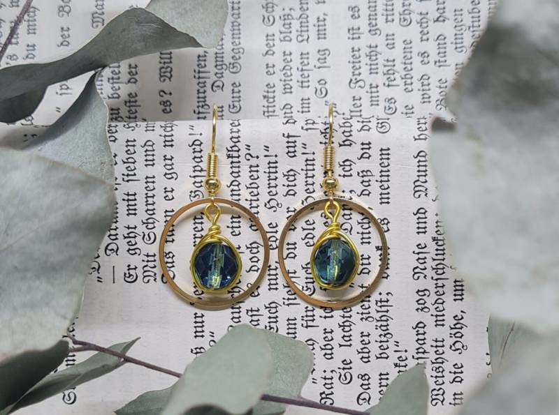 Ohrringe Nina Gold Aquamarin Hängend Glasschliffperle von StudioCaru22