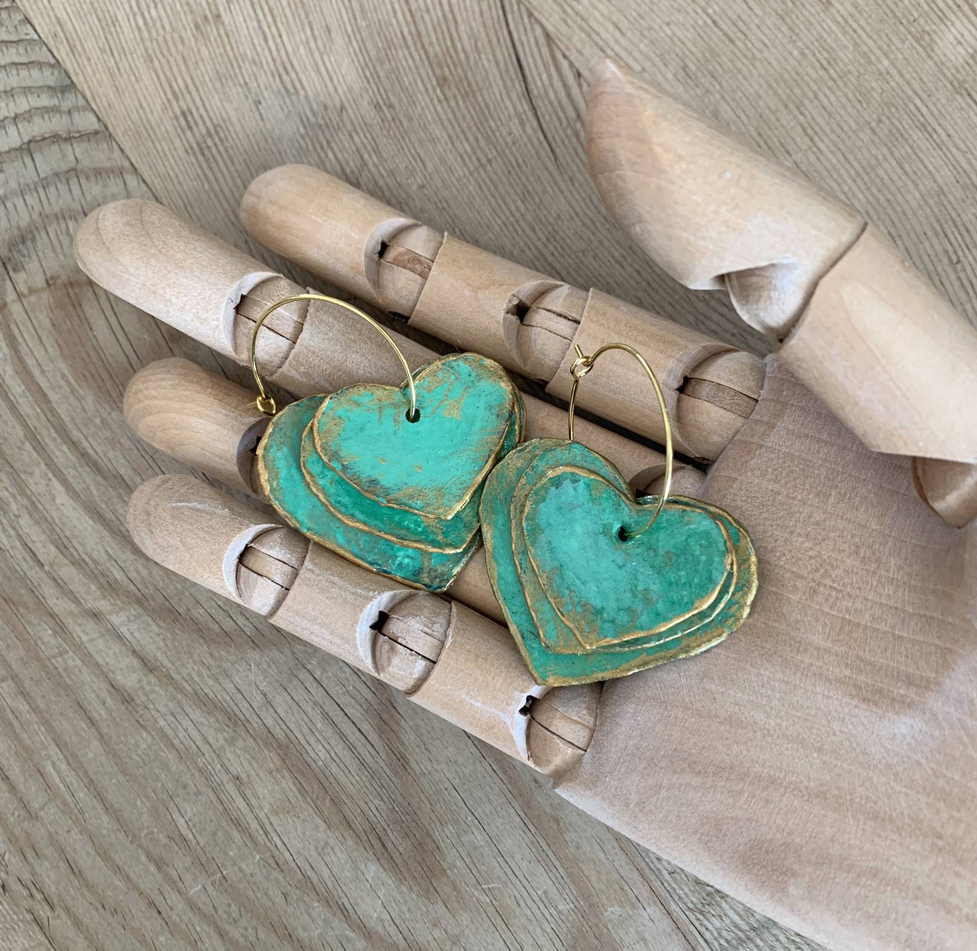 Shabby Chic Herz Ohrringe Aus Pappmaché Mit Gold Getönten Creolen Gemacht Leichte Recycling Boho Schmuck Shabby Chic Herz Ohrringe Aus Pappmaché Mit Gold Getönten Creolen Gemacht Leichte Recycling Boho Schmuck von StudioCeladon