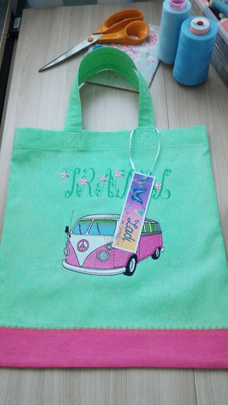 Helle Sommertasche Mit Maschinenstickerei, Strandtasche. Für Diejenigen, Die Gerne Reisen von StudioClothingLADI