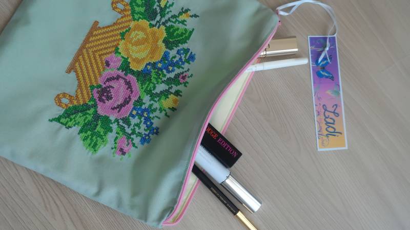 Make-Up-Tasche, Dekor Rosen Im Korb, Maschinenstickerei, Baumwolle. Make-Up-Fall, Kosmetiktasche, Make-Up Veranstalter Geschenk Für Sie von StudioClothingLADI