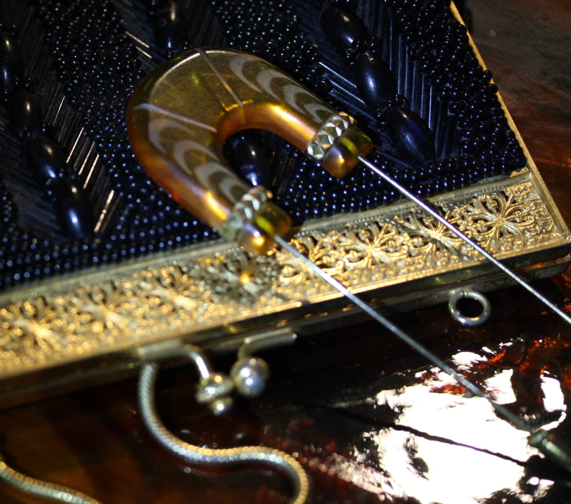 Art Deco Apfelsaft Lucite Double Pic Haar Oder Hut Pin von StudioFind