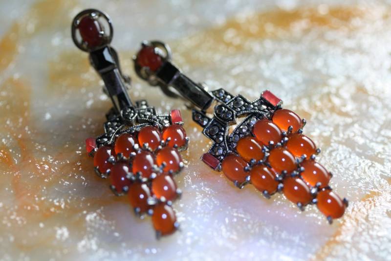 Lachsrosa Vintage Weinberg Ny Ohrclips von StudioFind