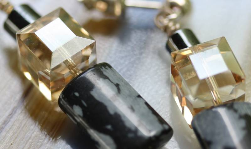 Swarovski Caramel Crystal Black Art Glass Und Sterling Silber Demure Deco Ohrringe von StudioFind