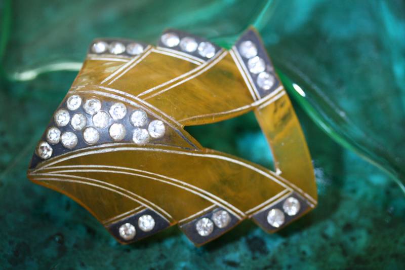 Vintage | Antik Deco Celluloid Brosche von StudioFind