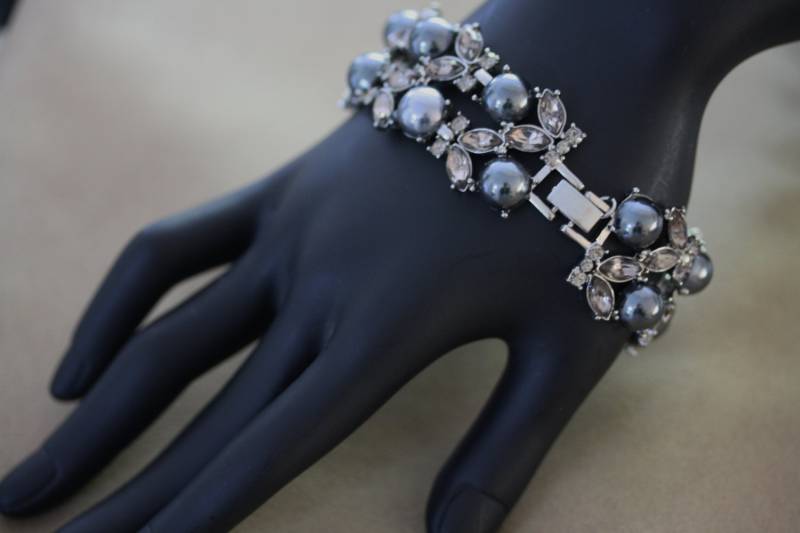 Wunderschönes Vintage Silber Armband Mit Glänzenden Schwarzen Hämatit Cabs von StudioFind