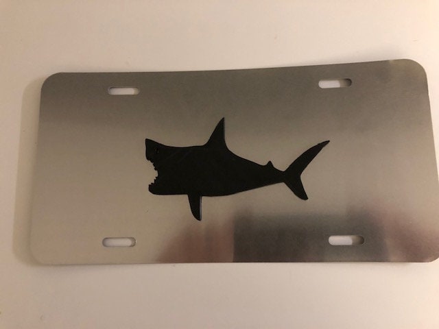 Sehr Coole Hai in 3D - Grau Mit Black Nummernschild Einsatz Liebe Surfen Surf Bis Hawaii von StudioFrame