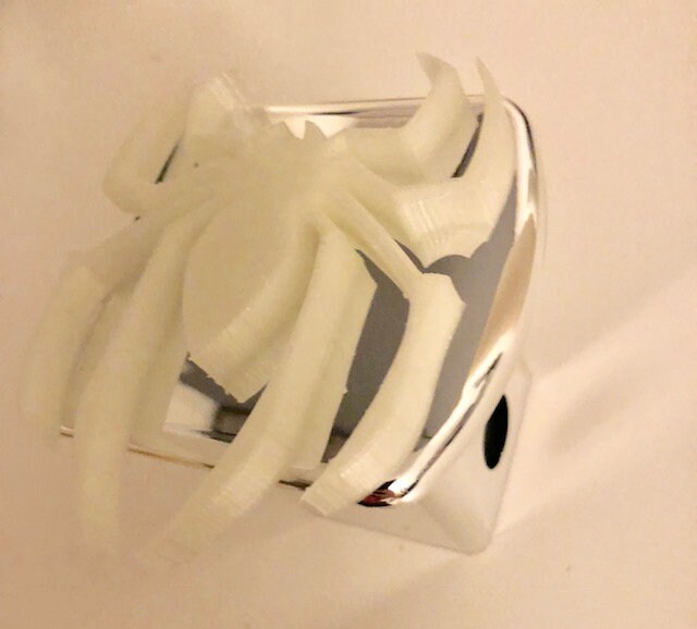 Spinne in 3D - Glow Dark 2 Zoll Trailer Hitch Abdeckung Chrom Mit Weiß von StudioFrame