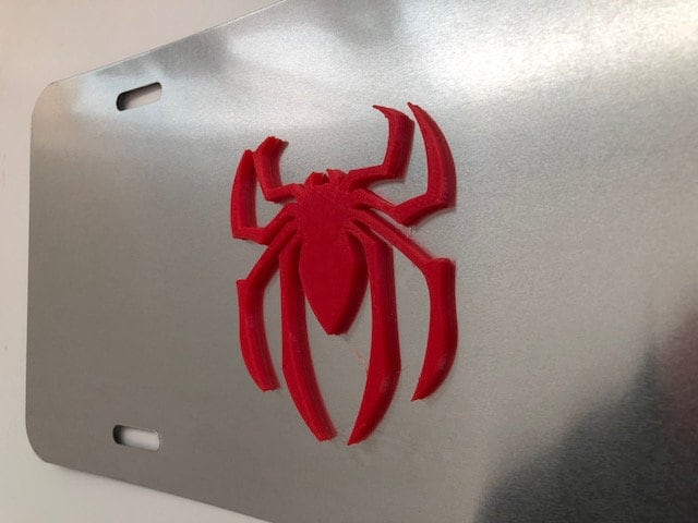 Spinne in 3D - Grau Mit Roten Nummernschild Einsatz Superheld von StudioFrame