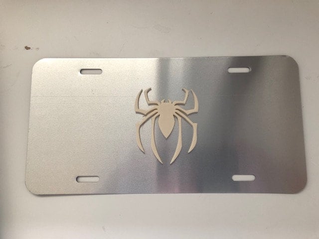 Spinne in 3D - Grau Mit Weißen Nummernschild Einsatz Super Hero Gruselige Crawler von StudioFrame