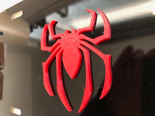 Spinne in 3D - Schwarz Mit Rotem Nummernschild Insert- Super Hero von StudioFrame