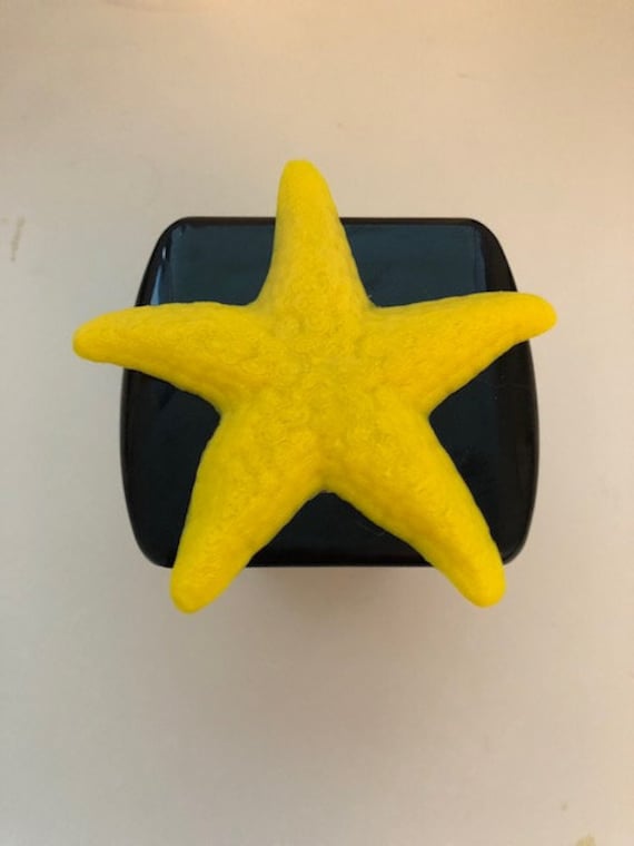 Star Fish in 3D - 2 Zoll Anhänger Hitch Cover Schwarz Mit Gelb Liebe Starfish Sea Hawaii von StudioFrame