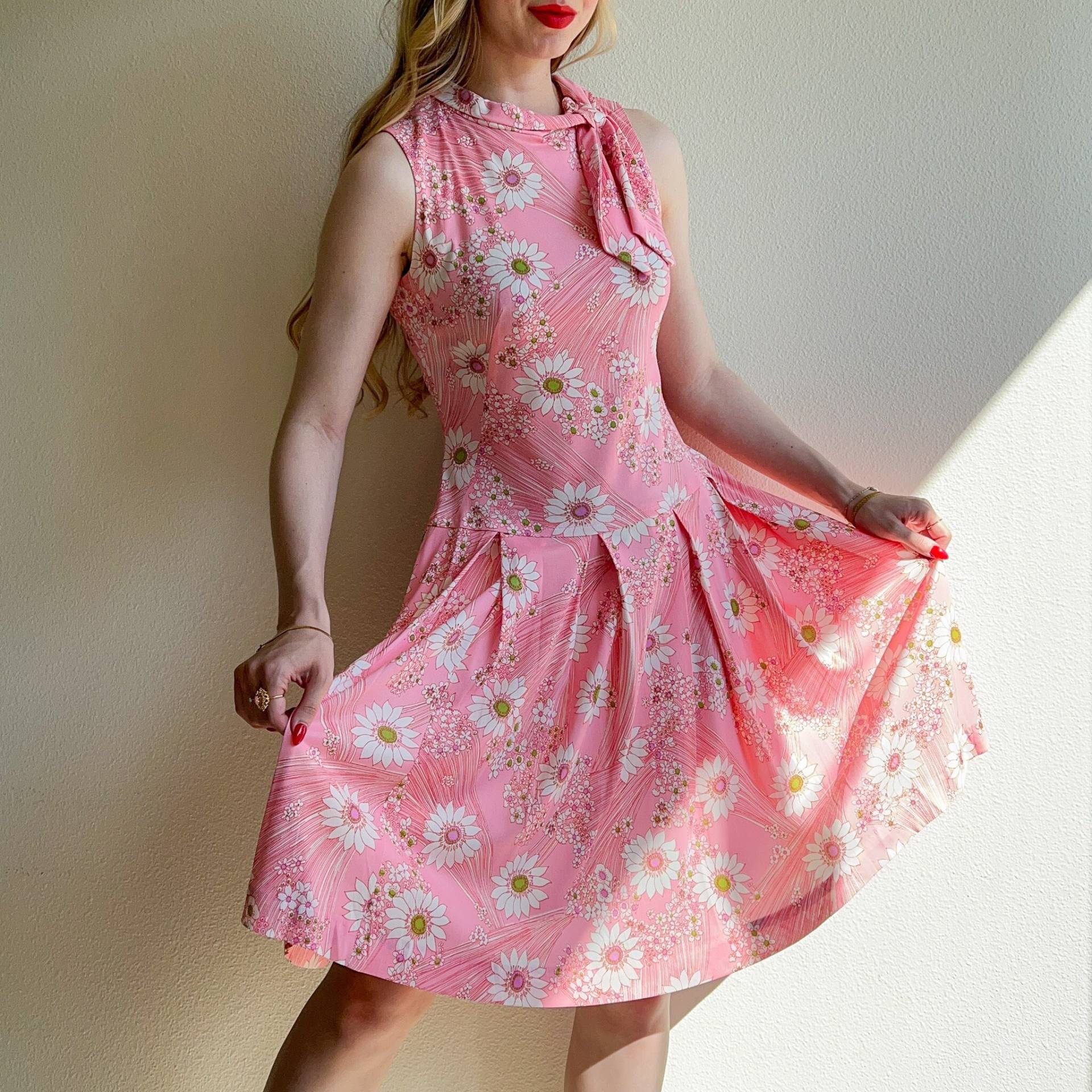 Vintage 1960Er Jahre Daisy Print Pretty in Pink Kleid | S/M von StudioGloriaVintage