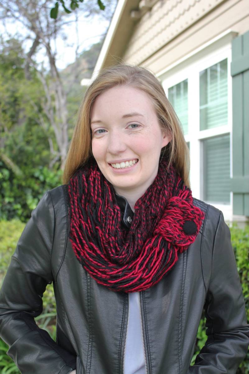 Cranberry Und Schwarzer Arm Stricken Schal von StudioHarmony