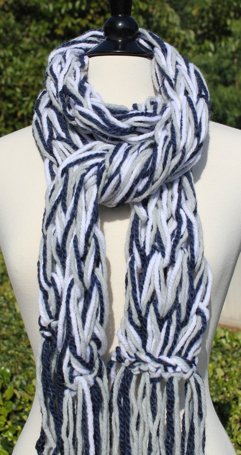 Dallas Cowboys Team Geist Marine Blau Grau Und Weiß Arm Stricken Fransen Schal von StudioHarmony