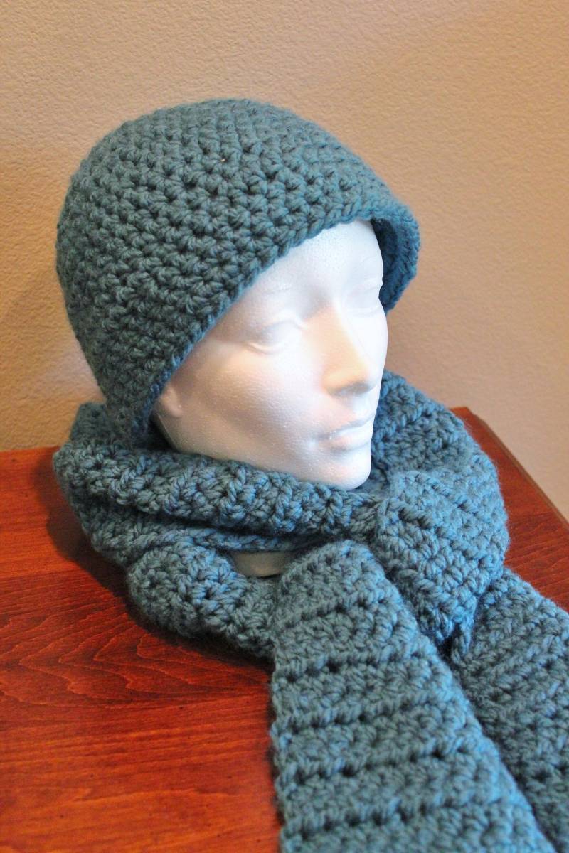 Große Dunkle Petrol Häkeln Hut Und Schal Set von StudioHarmony